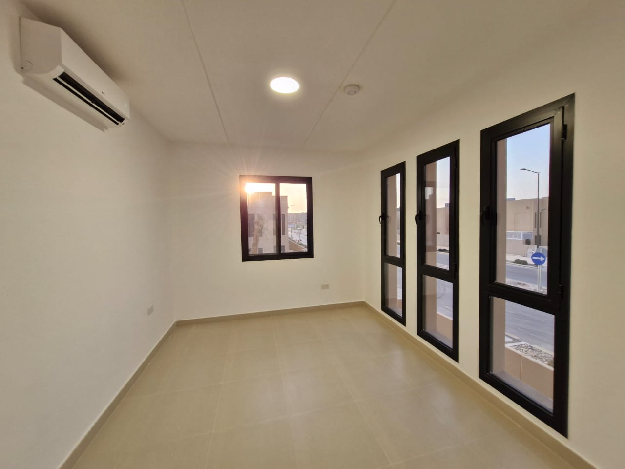 🏡 *Luxury Villa in Sedra – Roshn* ✨ 300 m² Modern Villa | Elegance Meets Functionality